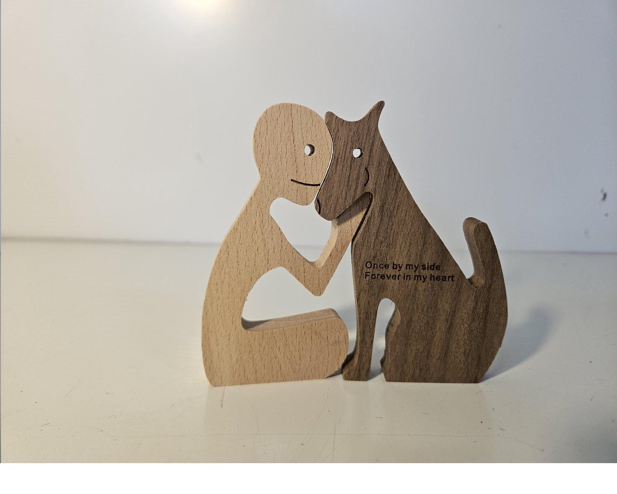 Decoratief houten beeldje van een man voor op tafel
