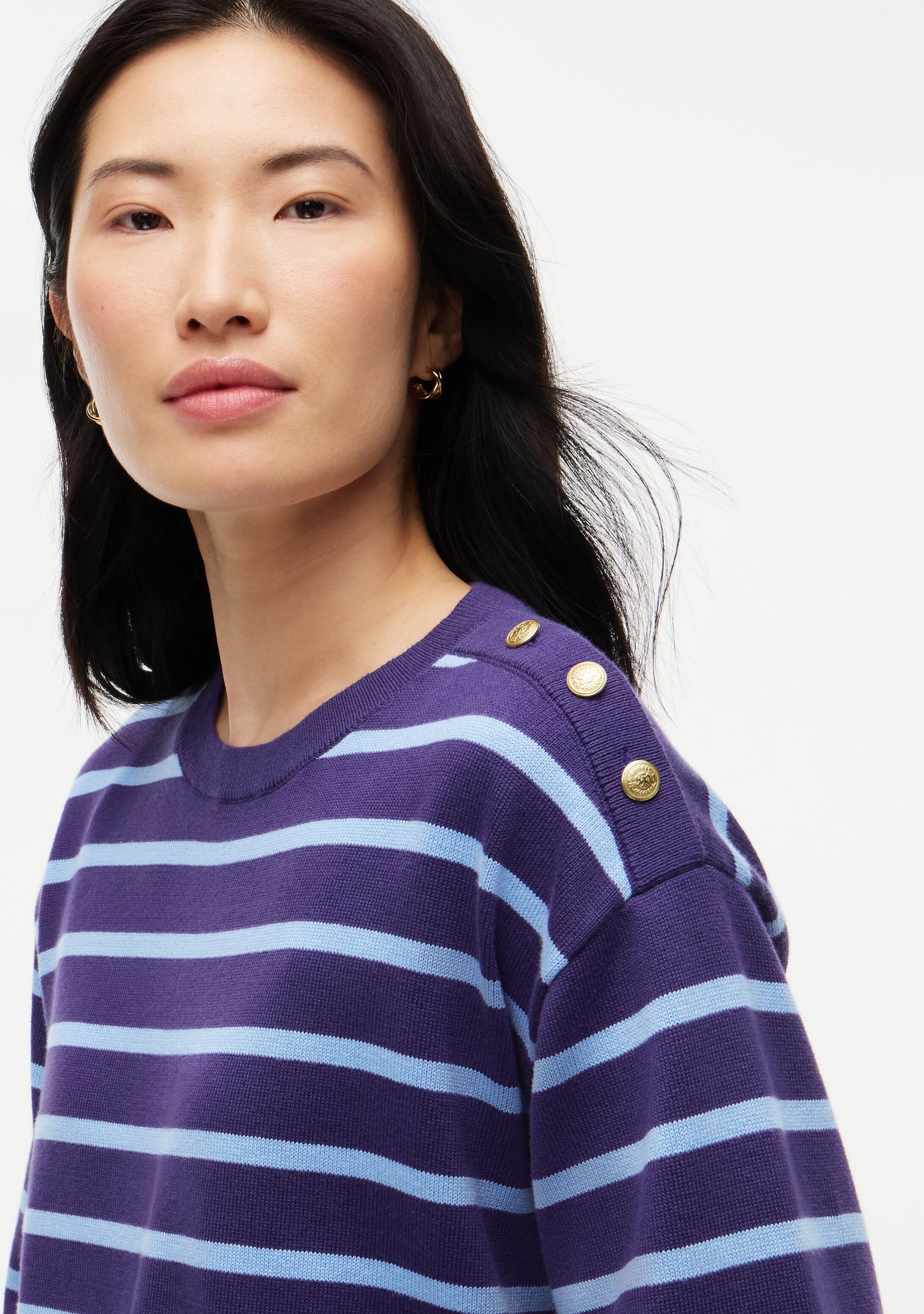 Strickpullover TOMMY HILFIGER "STRIPED SCRIPT LOGO SWEATER LS", Damen, Gr. XS (34), breton stp fresh blauberry cl blau, Strick, Obermaterial: 100% Baumwolle, gestreift, normal, Rundhals, Pullover Strickpullover, Baumwolle, goldfarbene Zierknöpfe breton st
