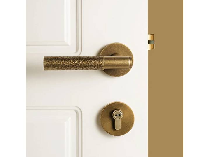 DOOROOM-Serrure de porte de luxe en laiton poli martelé, poignée de porte de chambre à coucher, serrure simple cachée intérieure, levier de porte en bois chaud