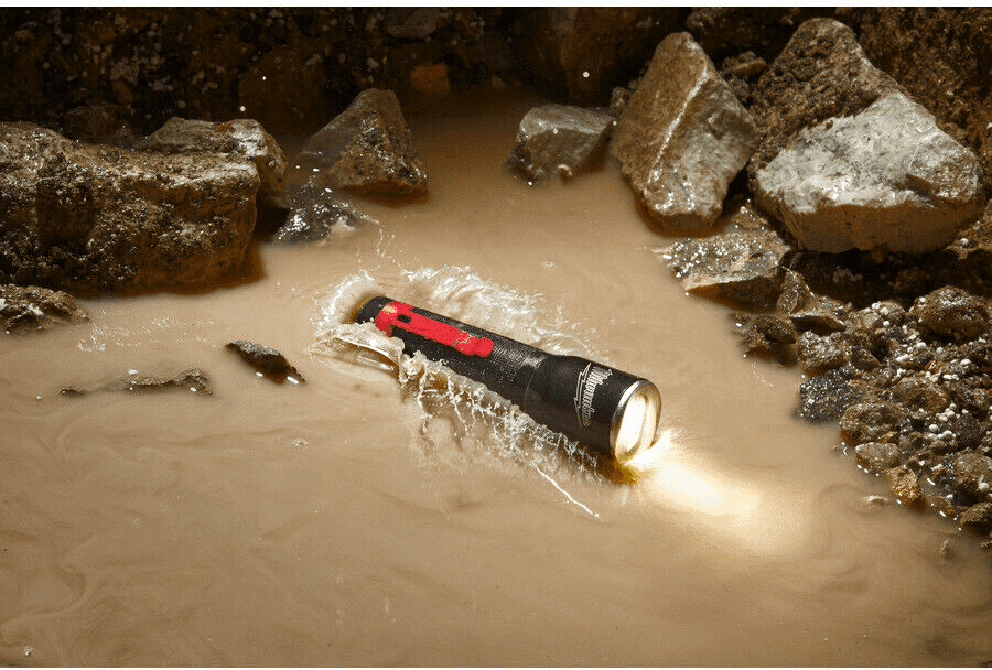 Milwaukee ML-LED Torcia compatta alcalina, 325 Lumen