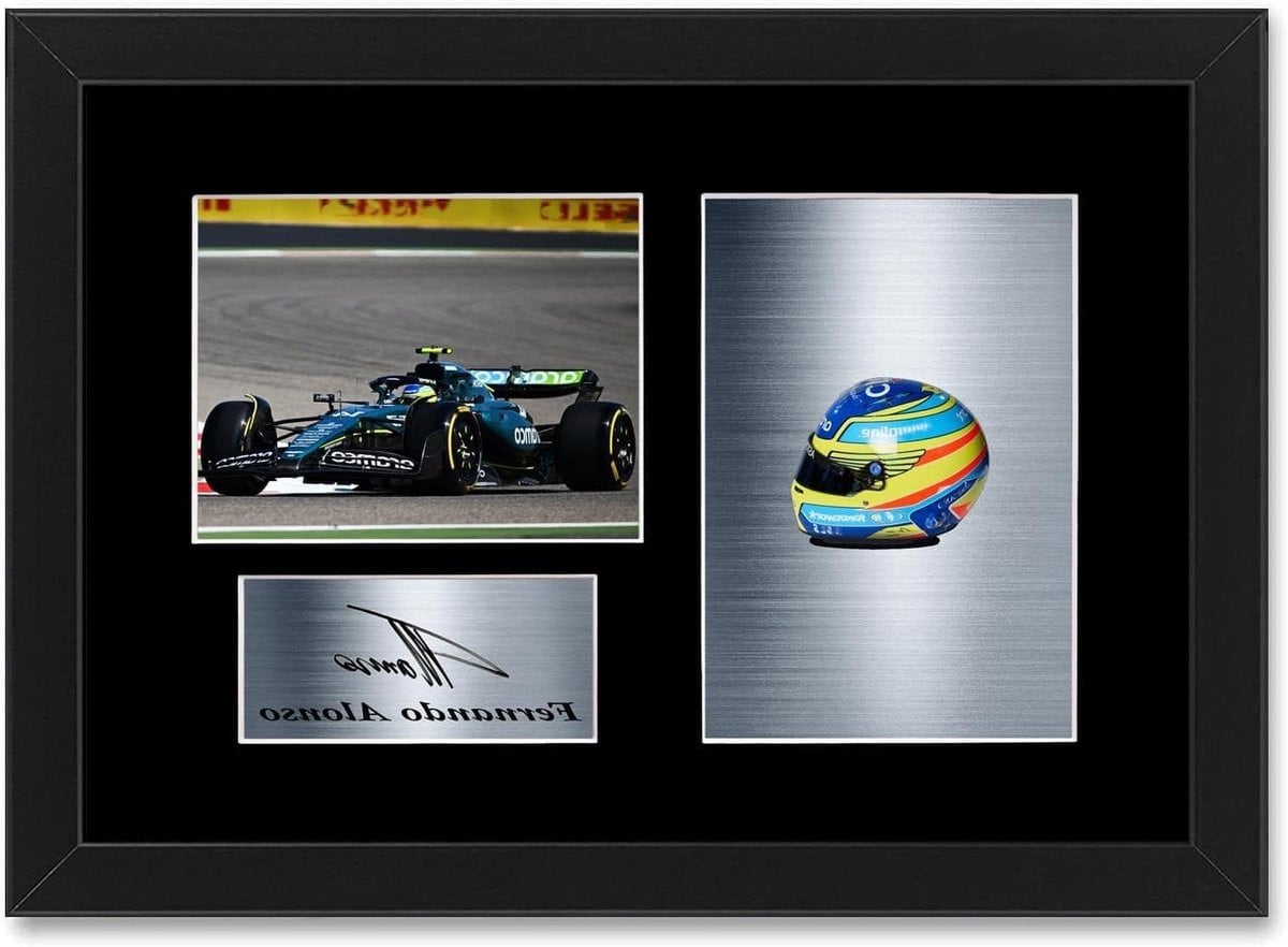 Ingelijste foto van de gesigneerde Fernando Alonso 2024 Car Helmet Display Mount A4