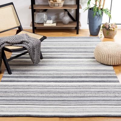 SAFAVIEH Handmade Striped Kilim Broerine Rug