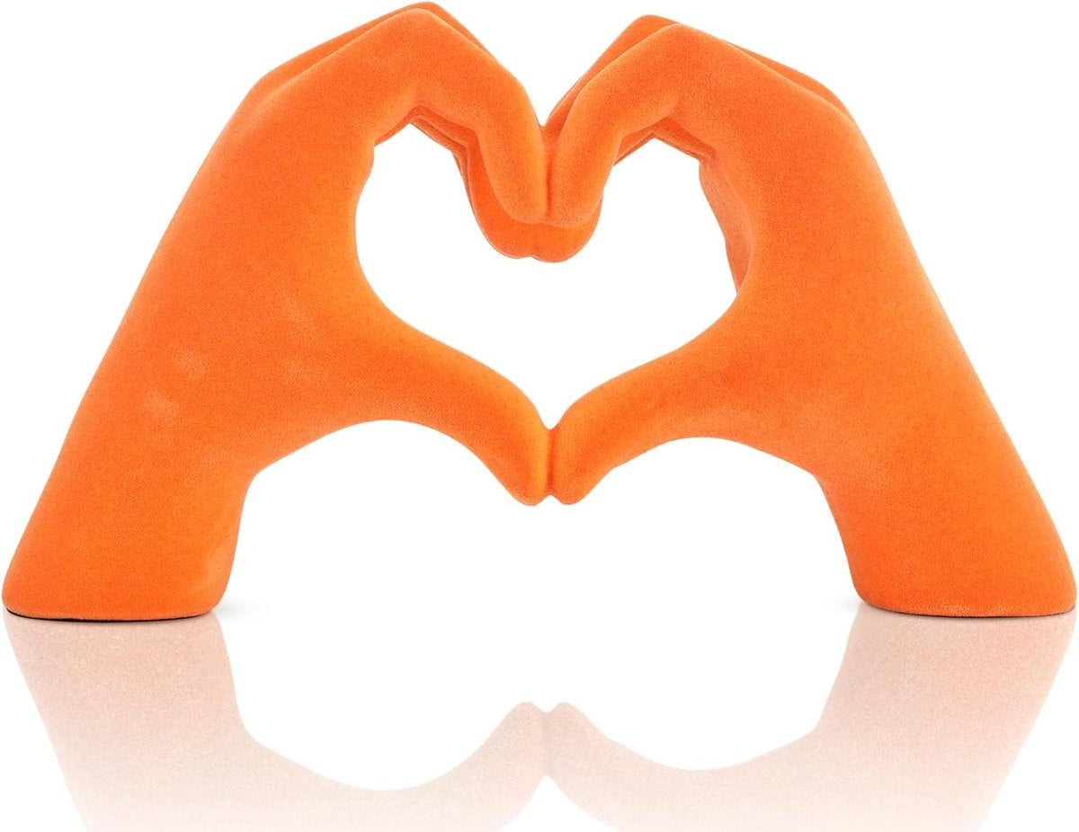 Oranje Hart en Hand Sculptuur in Bohemian Stijl voor op de Tafel