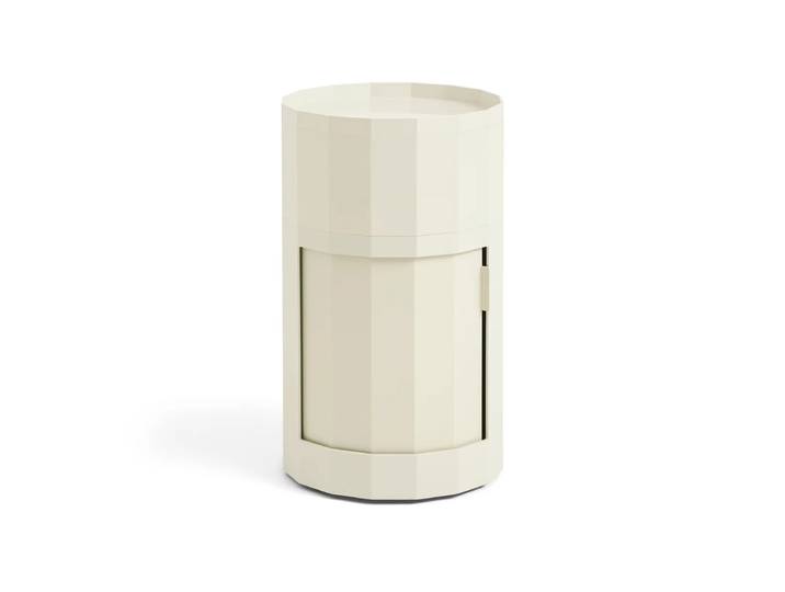 HAY - Facet Cabinet mit Füssen und Rollen, hoch, eggshell