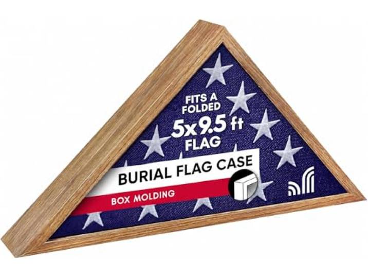 Americanflat Große Flaggenvitrine – passend für gefaltete 12,7 x 24,1 cm große Grabflaggen – Silhouetten-Kollektion – Schaukasten für Wand oder Tischplatte – Scheunenholz
