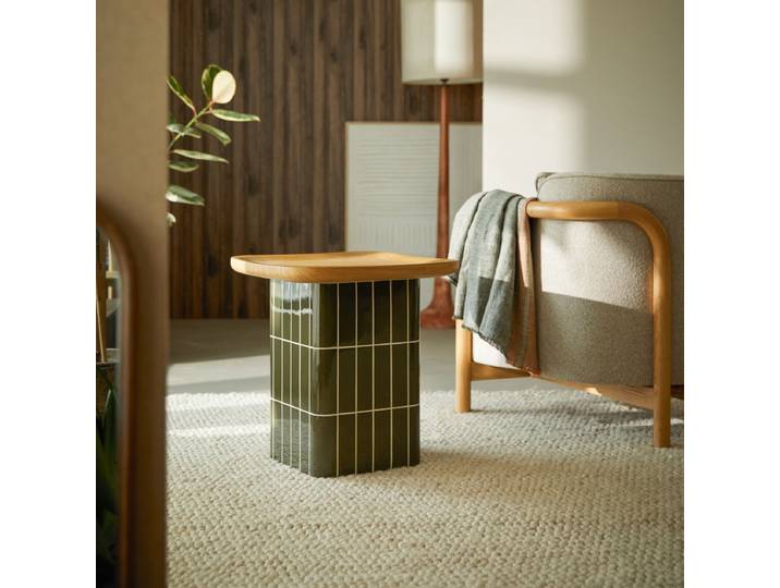 Grüner Beistelltisch in Keramikoptik mit Eichen-Tablett - Grün - Cement