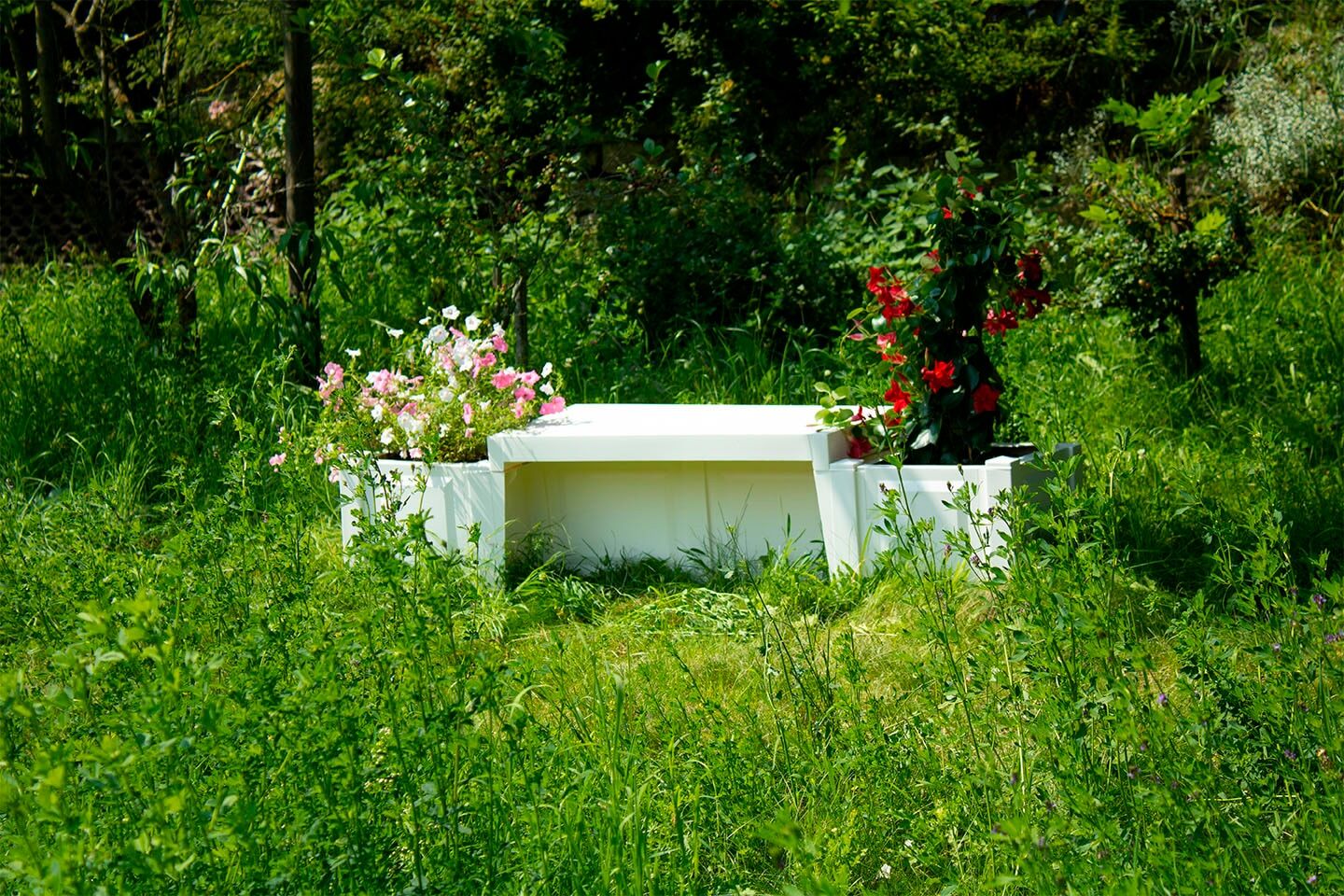 Gartenbank KHW "Berlin", weiß, B:174cm H:47cm T:49cm, Kunststoff, Sitzbänke, Gartenbank, mit zwei Pflanzkästen, weiß