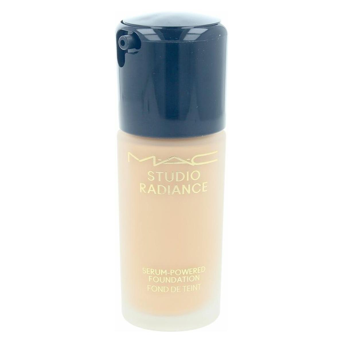 MAC Cosmetics M.A.C. Studio Rad Serum Pow Fond de Teint NC20 (NC20) (SYP8110000)