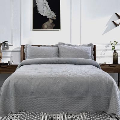 Embroidered Oversized Scalloped Edge Quilt Set by Homestyles in Grey (Size KING)