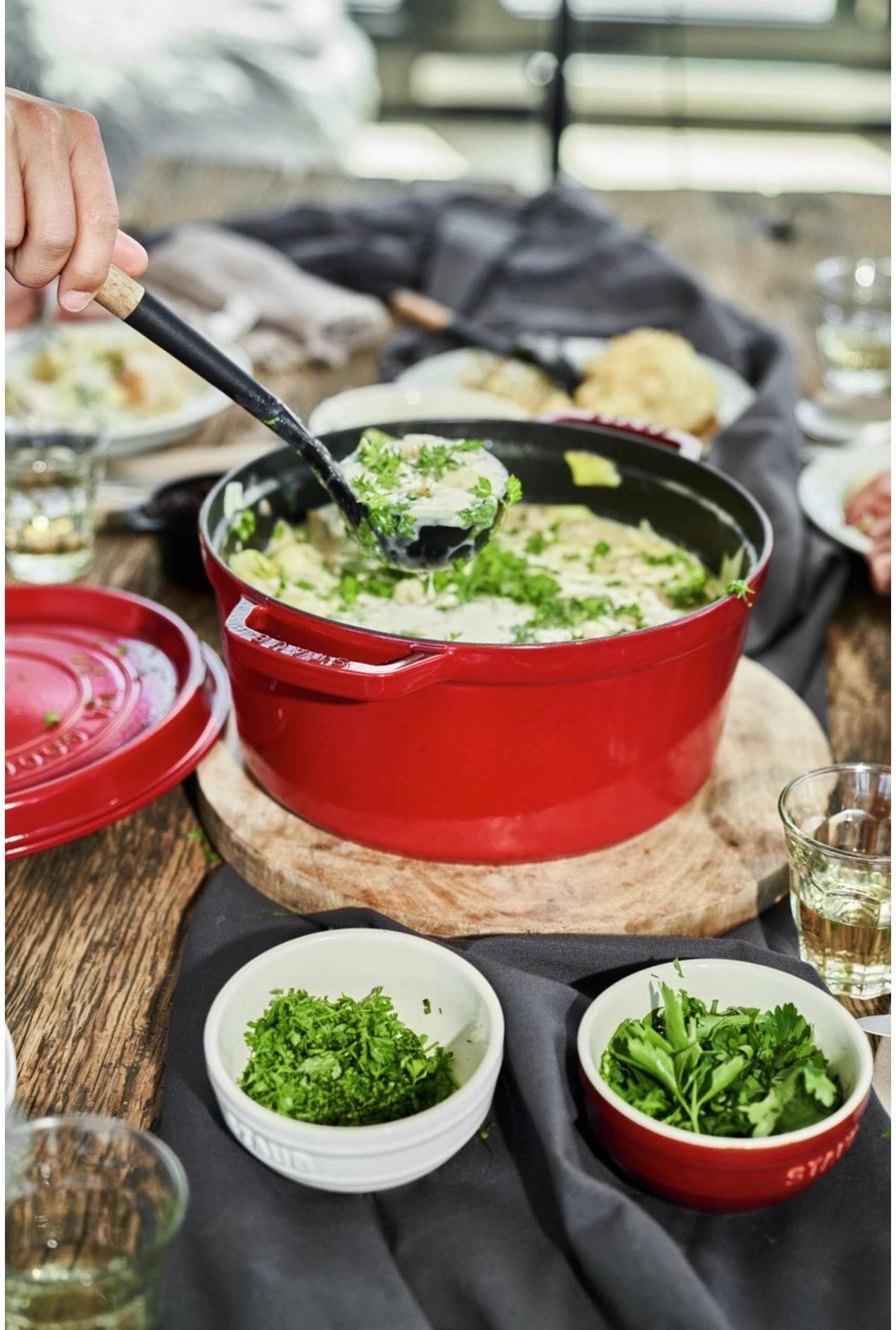 Bräter STAUB "Cocotte 28 cm, 6,7 l", rot (kirschrot), H:18,2cm Ø:28cm, Töpfe, Bräter kirschrot 6,7 l + Ø 28cm + Höhe 18,2cm