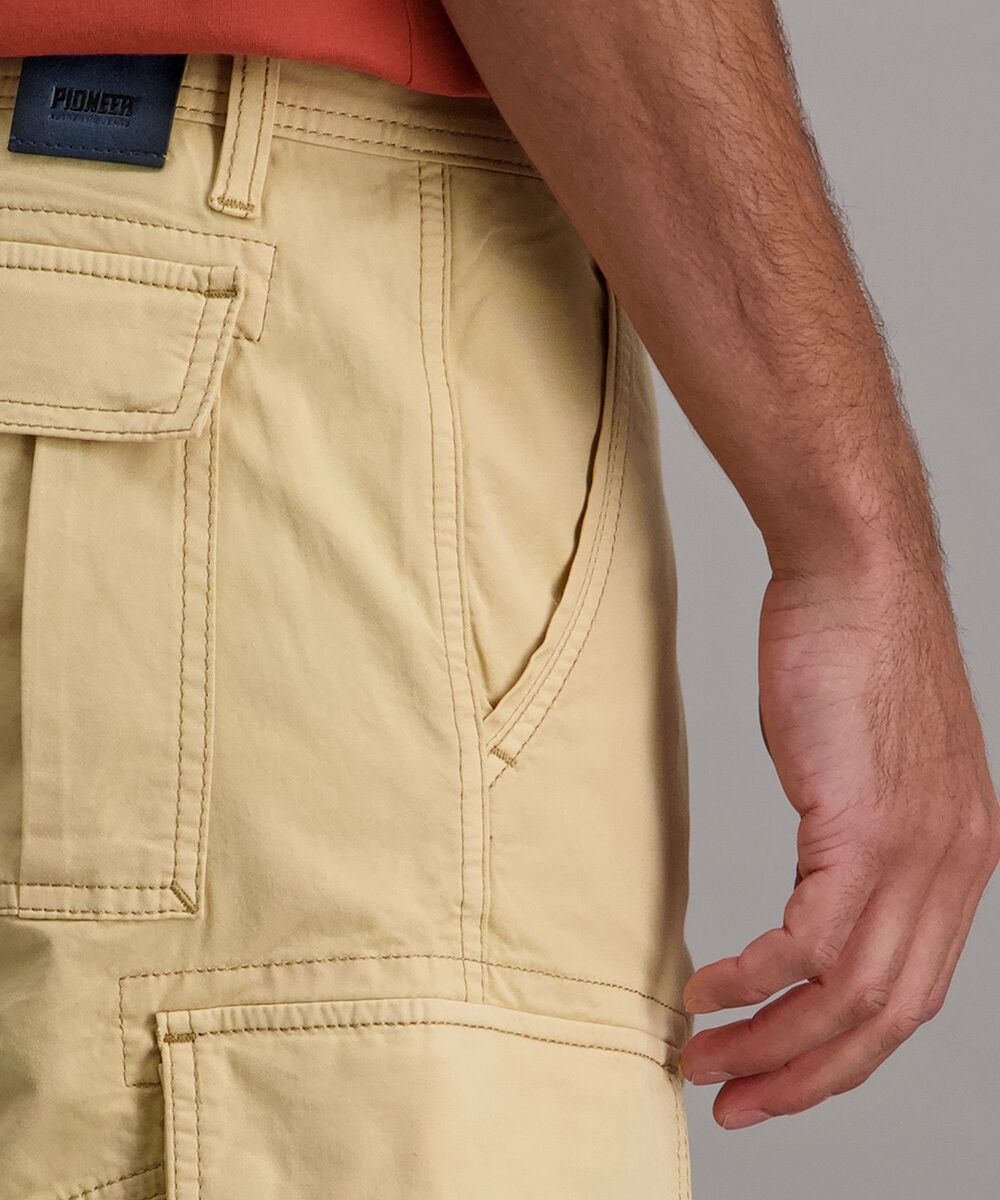 Bermudas "COREY Cargo Bermuda", Herren, Gr. 31, N-Gr, beige (starfish), Web, Obermaterial: 98% Baumwolle, 2% Elasthan, PIONEER AUTHENTIC JEANS, unifarben, regular fit kniebedeckend, Hosen Bermudas, mit Taschen starfish 31, N-Gr
