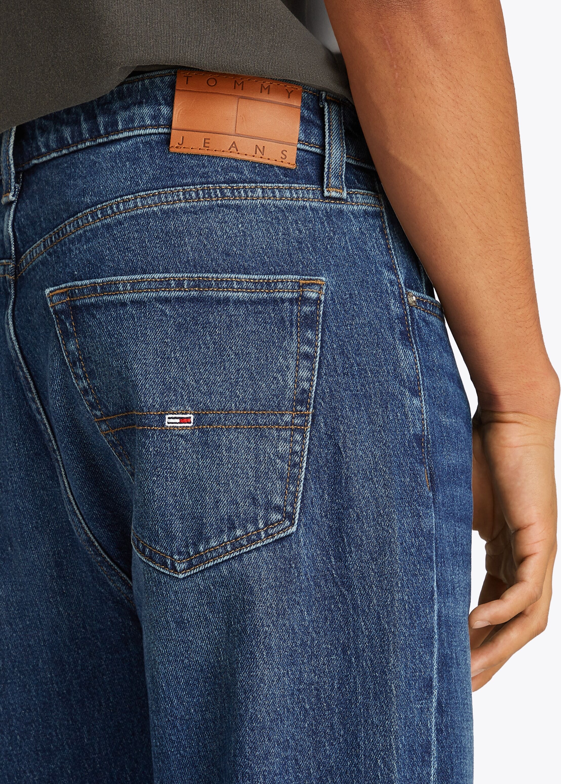 Tommy Jeans "Otis Regular Straight" Gerade geschnittene Jeans, regulärer Leibhöhe denim schwarz 33, Länge 32