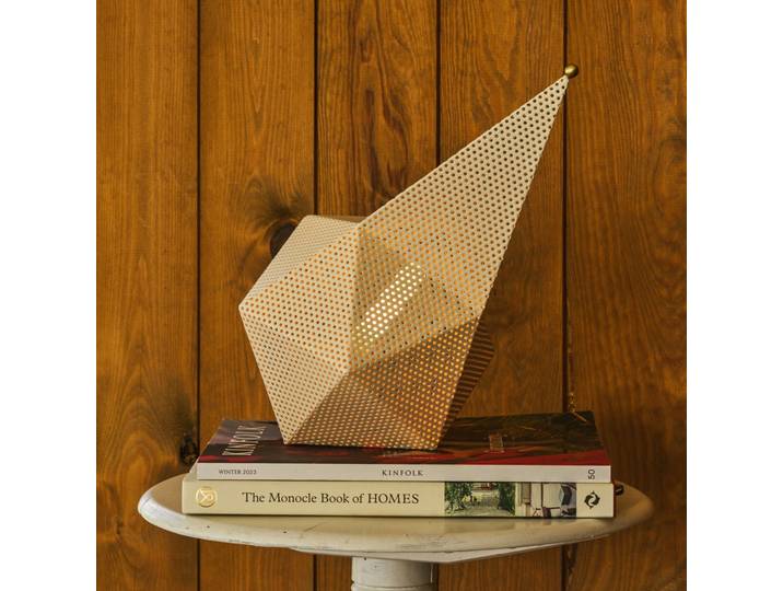 Bagdad Portable Tischleuchte Cream Weiß/Semi Matt - GUBI - Terrasse - Modern - Metall - Einflammig