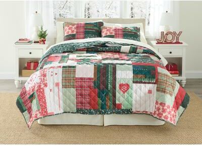 Holiday Patchwork Quilt Set by BrylaneHome in Patchwork (Size KING)