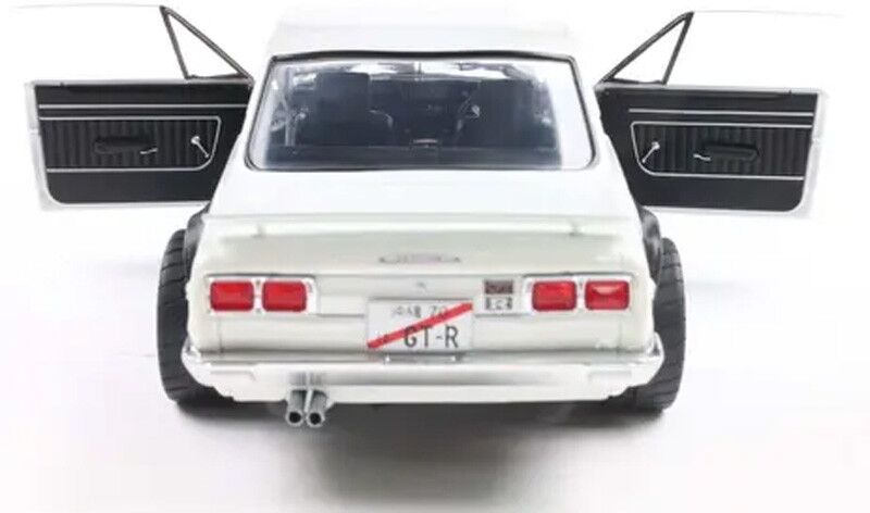 Miniature 1:18 Nissan Skyline (C10) Hakosuka works pearl white 1970 - Solido