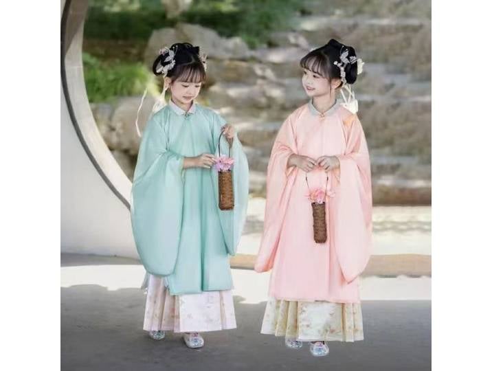 Hanfu chinois imite le costume de fille de la dynastie Ming avec une jupe à visage de cheval