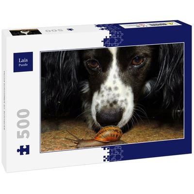 Lais Puzzle Hund schnüffelt an Schnecke 500 Teile