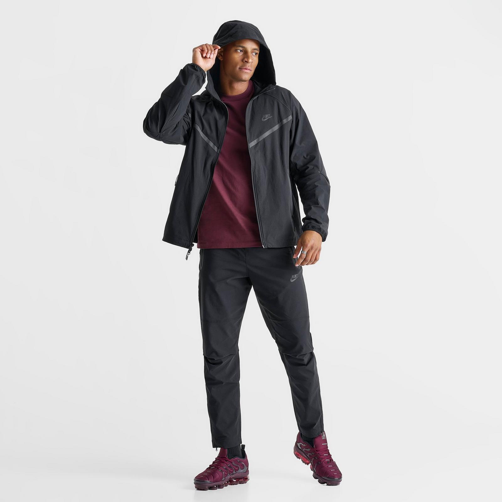 Nike Tech Windrunner Gewebe Trainingsanzug Set in Schwarz