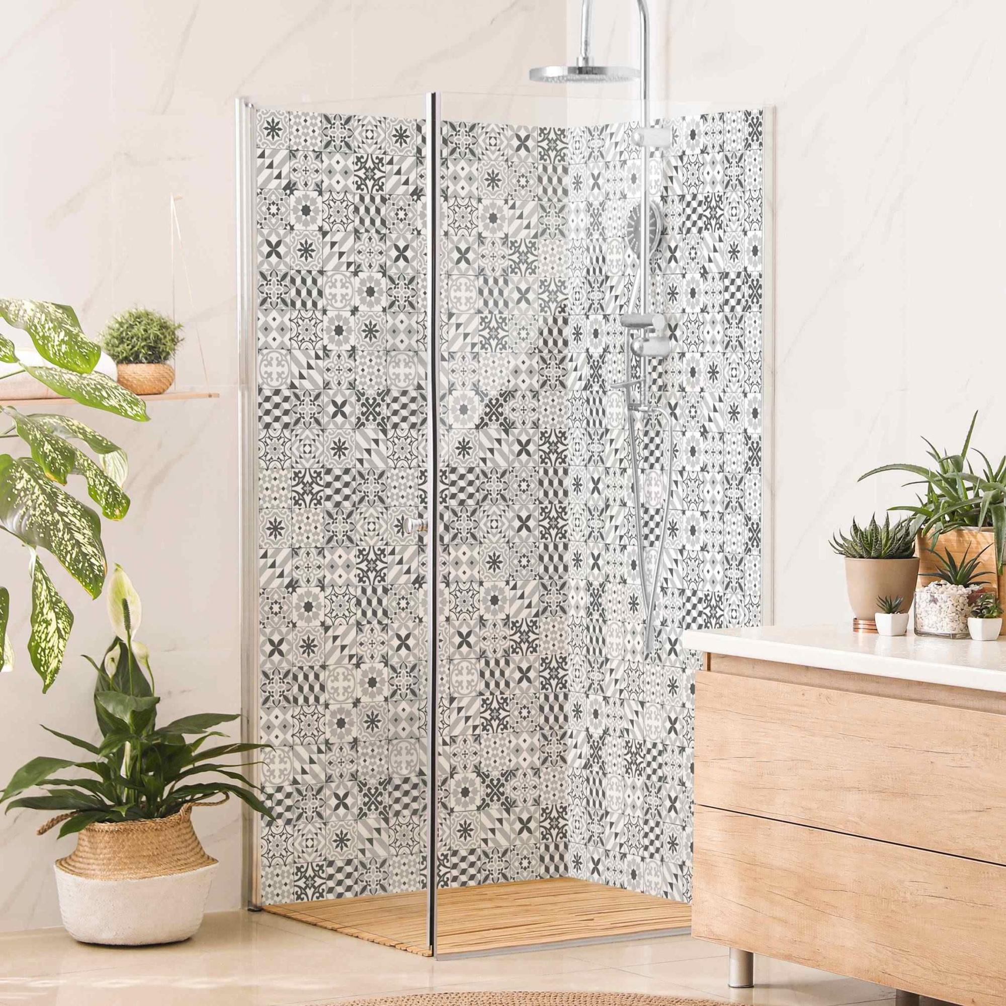 Duschrückwand mit Motiv selbstklebend - 0.61 mm Wandpaneel wasserfest Design grau Fliesenoptik Illustration Badrückwand fugenlos Premium matt 110x190 cm