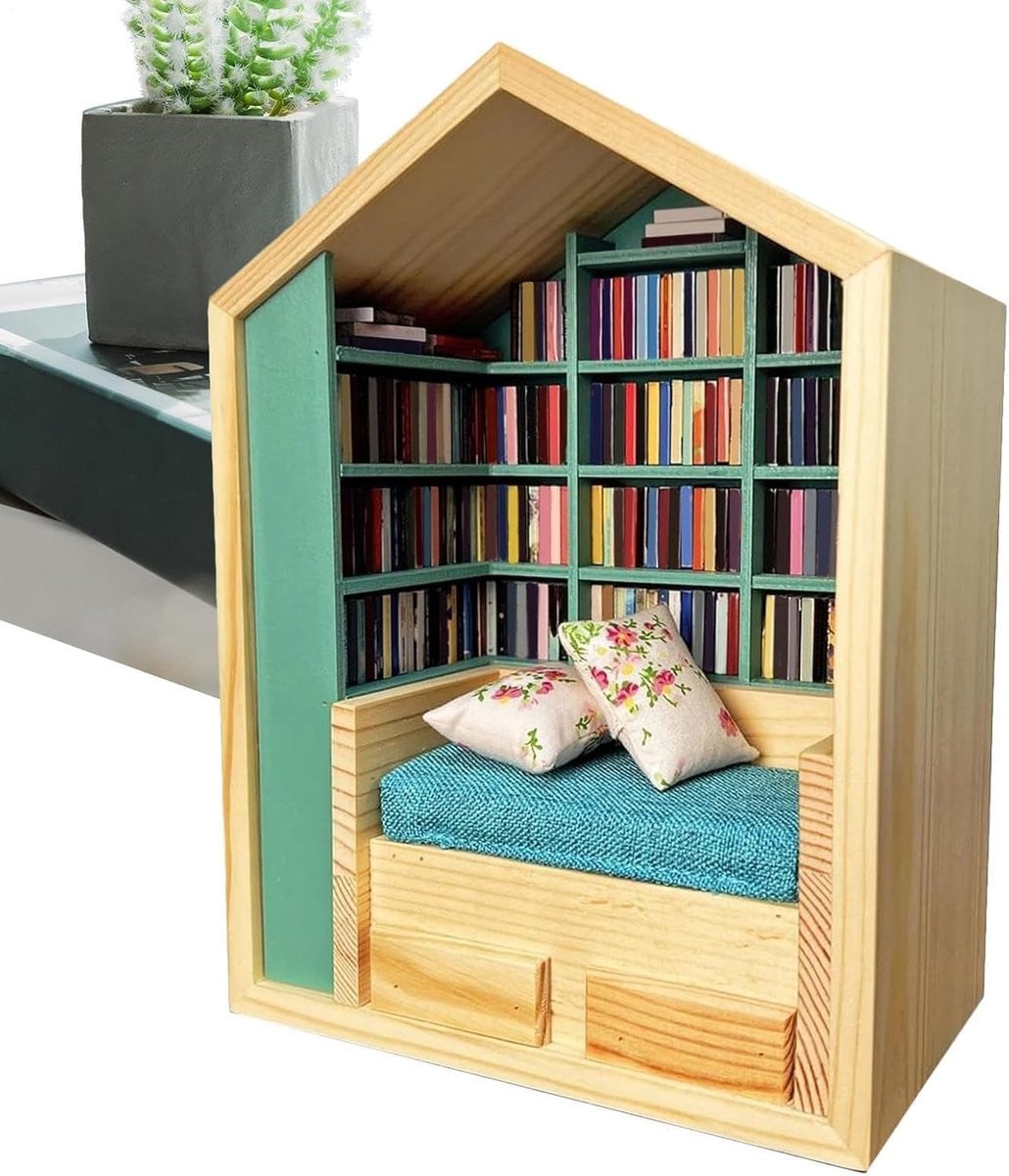Mini boekenplank Miniatuurhuis met boeken - Houten decoratie en organisatie - Hoogte: 105 cm