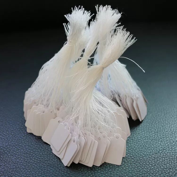 INF Étiquettes / étiquettes de prix avec ficelle en papier, paquet de 100 2.4 x 1.4 cm