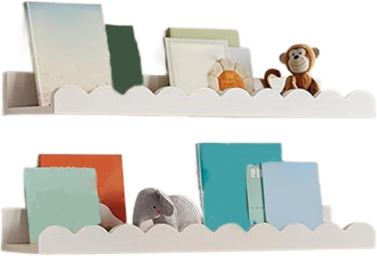 Set van twee witte wandboekenplanken met geschulpte rand voor decoratie en opbergruimte