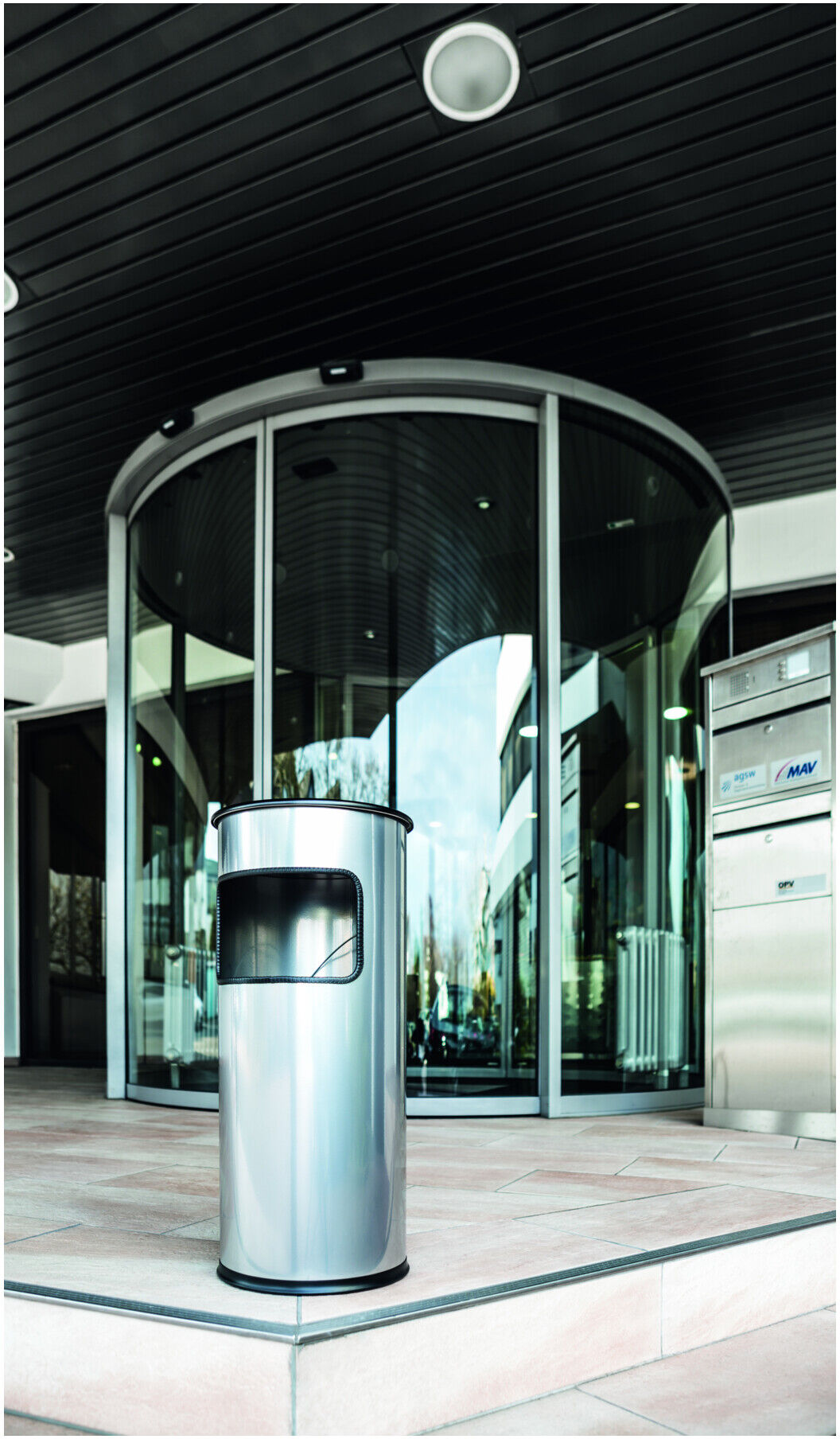 DURABLE Papierkorb Metall 17L rund mit Ascher silber 333023)