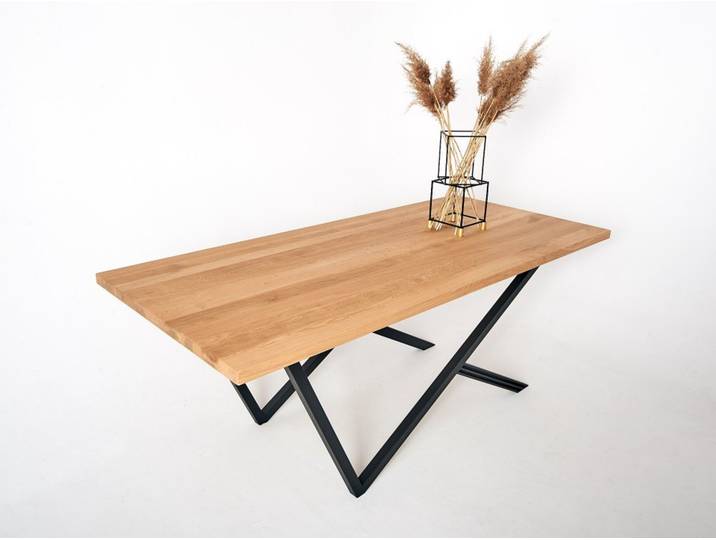 Tisch LEONARD aus Massivholz Schwarz