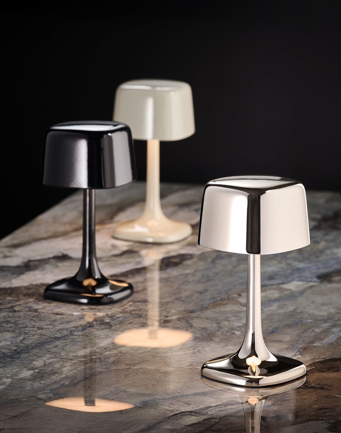 APS LED Tischleuchte "SOHO, inkl. Fernbedienung und Ladestation", silber (glossy chrome), 1, Ø 10,5cm H: 21,5cm, 1 Stk., Leuchten, Akku-Tischleuchte mit Fernbedienung, Ladestation & dimmbarem LED-Licht, LED Tischleuchte