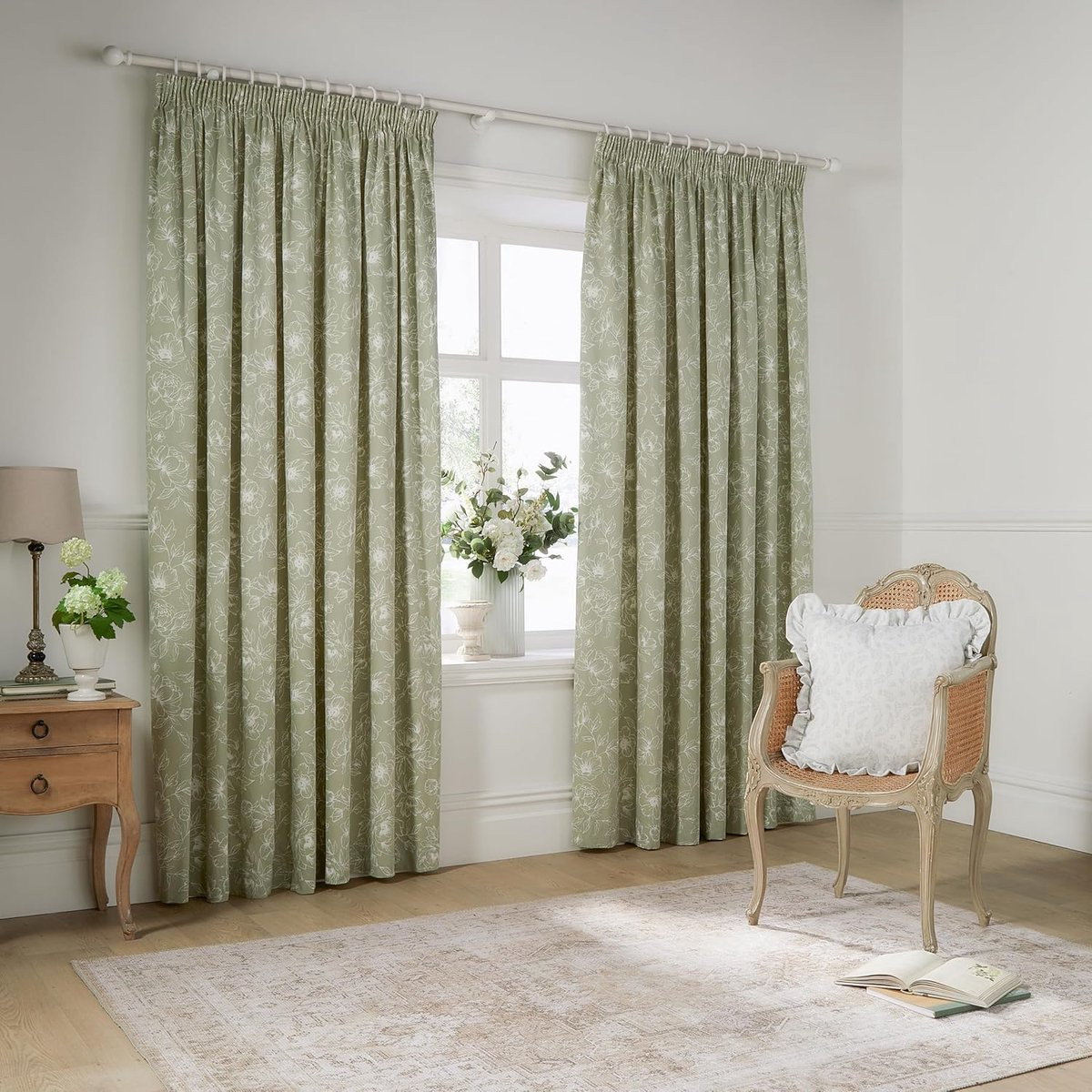 Wylder Nature Bella verduisterende gordijnen - Salie - Botanische bloemen - 100% katoen - 2 panelen - L 229 x B 168 cm