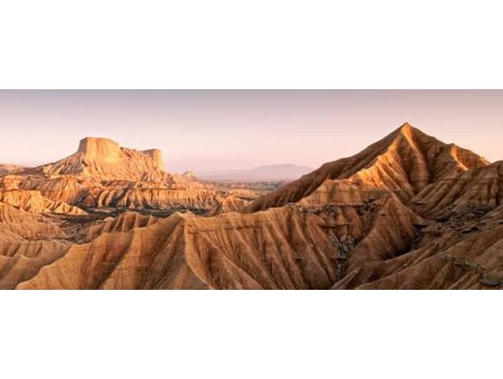 STYLER Großes Leinwandbild Bardenas Reales 60x150 cm (AUFHÄNGFERTIG) – Spanische Wüstenlandschaft in warmem Licht – Mediterranes Naturpanorama – Made in Europe – Einfache Montage