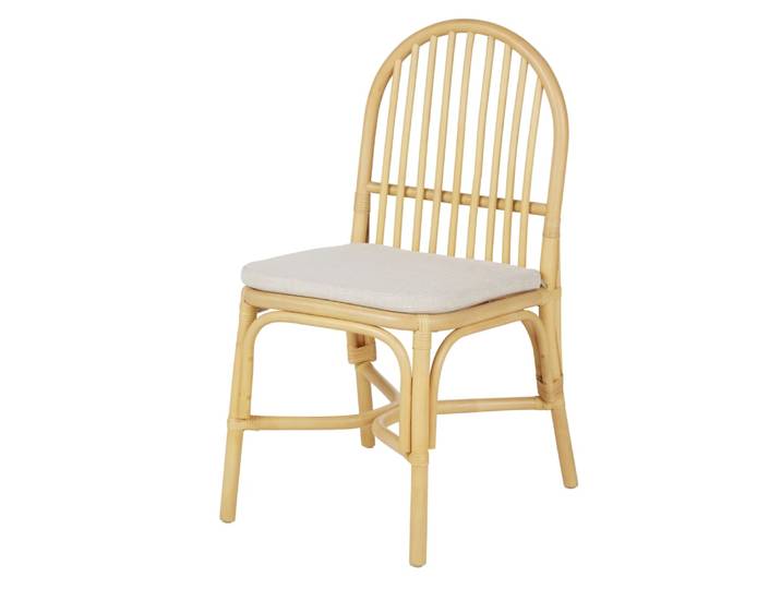 Chaise en rotin et coussin écru