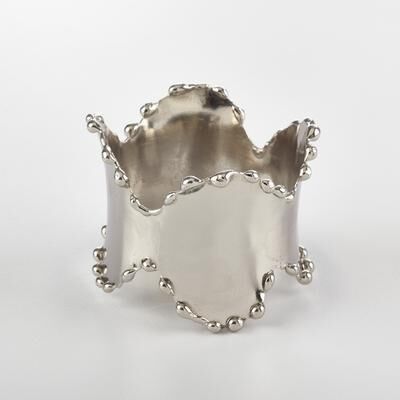 Saro Lifestyle Beaded Edge Metal Napkin Rings (Set of 4) - Decorative Metal Napkin Rings for Everyday Dining Tables and Elegant Table Settings