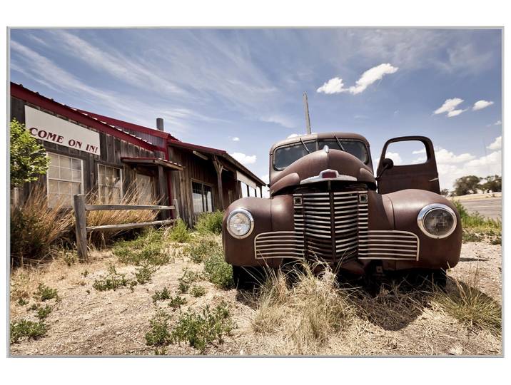 Bild mit Rahmen Oldtimer in Der Wüste image LAND