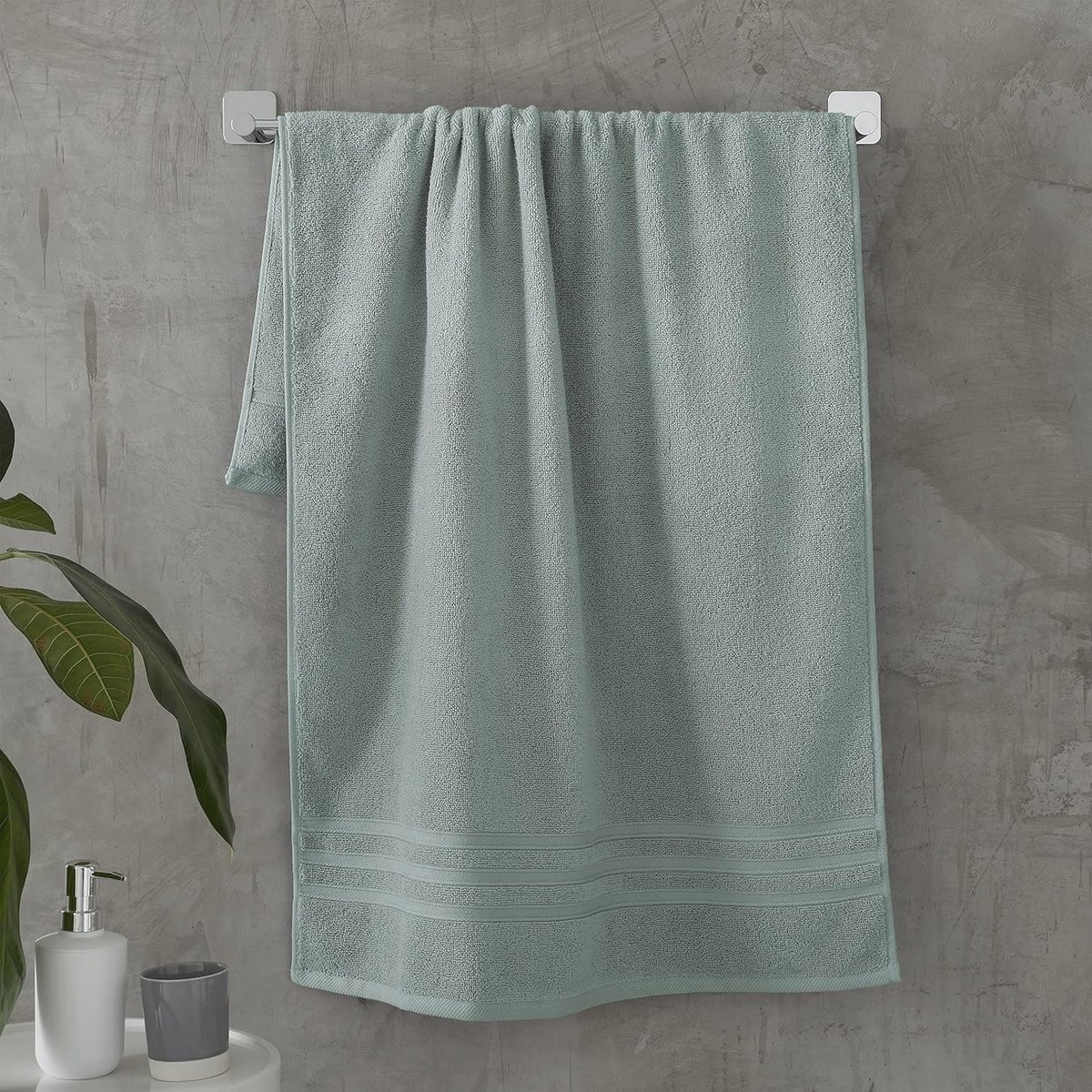Zachte en absorberende katoenen handdoek in sage groen, 450 gsm
