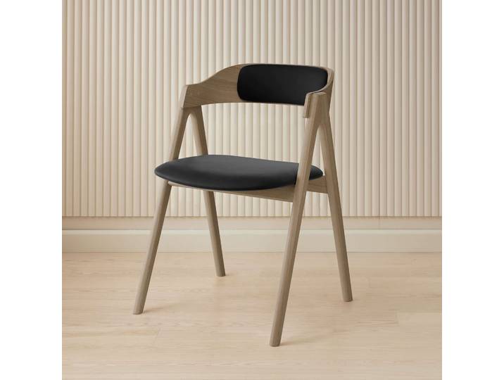 Stuhl HAMMEL FURNITURE Mette by Hammel , , weiß pigmentierter lack, weiß pigmentierter lack, schwarz, B:52cm H:75cm T:54cm, Leder, Massivholz, Stühle, Stuhl, Massivholz, gepolsterte Sitz- & Rückenlehne, versch. Farbvarianten