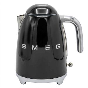 Smeg Wasserkocher KLF03BLEU 50er Retro Style, 1,7 Liter, 2400 Watt, Edelstahlgehäuse, schwarz