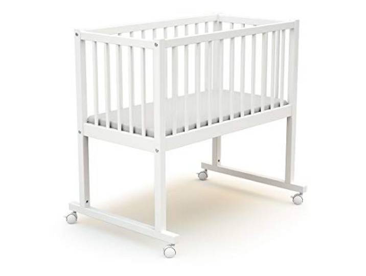 AT4 - Baby Wiege bett Holz mit rollen 40x80 NOA (Weiß) 86 x 58,5 x 80 cm, Babybett mit Matratze inklusive 40x80x5c, 4 multidirektionale Räde, Leicht zu bewegen