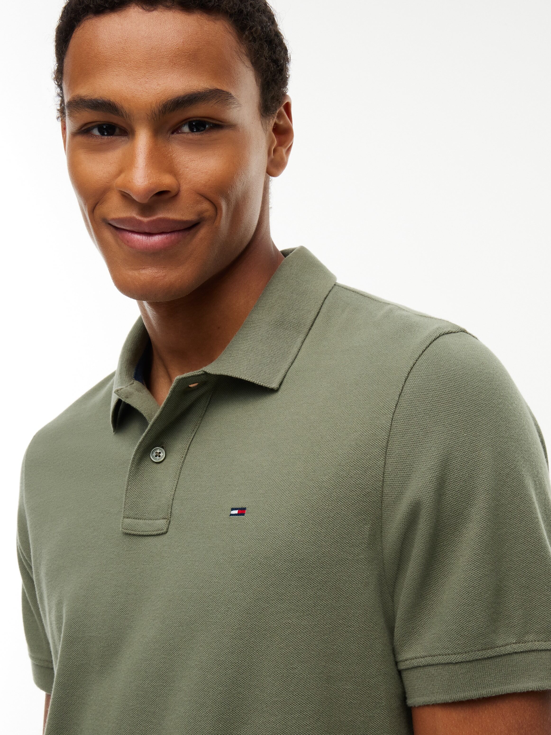 Poloshirt TOMMY JEANS "TJM REGULAR FIT", Herren, Gr. L, grün (rocky mountain), Jersey, Obermaterial: 100% Baumwolle, regular fit normal, Rundhals, eingesetzt angesetztes Bündchen, Shirts Poloshirt rocky mountain L