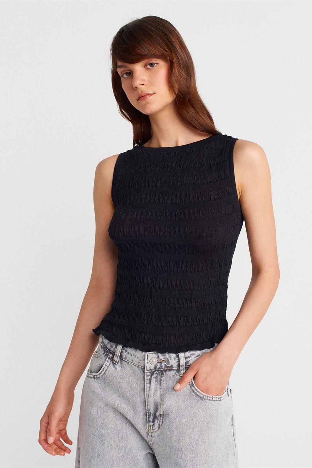 Enganliegende Rippstrick-Ärmellose Bluse mit Bootsausschnitt