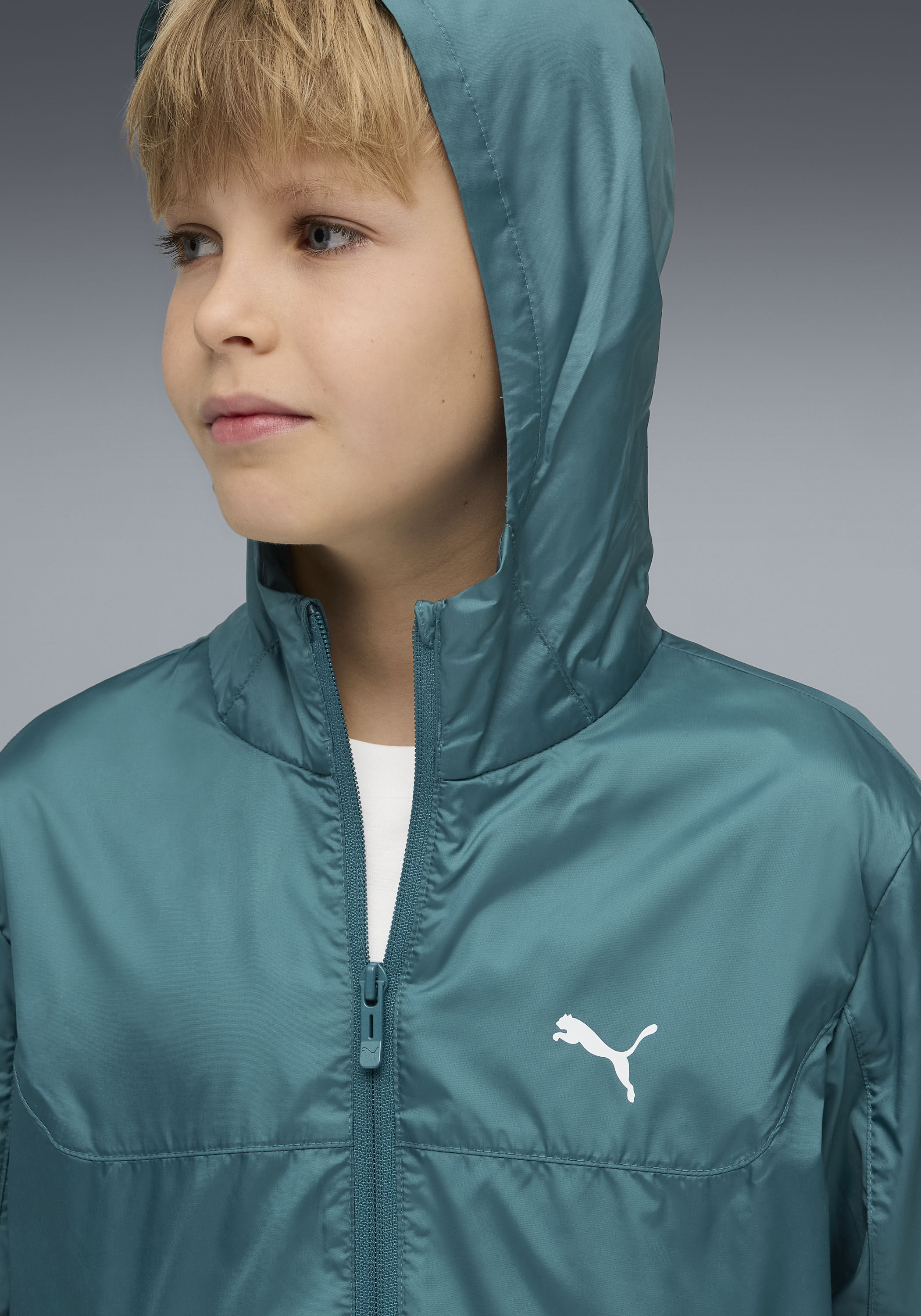 Windbreaker PUMA "ESS UV WINDBREAKER", Jungen, Gr. 164, grün (emerald ice), Obermaterial: 100% Polyester, unifarben, regular fit normal, Rundhals, Jacken Windbreaker, für Jugendliche, mit Kapuze, mit Eingrifftasche emerald ice 164