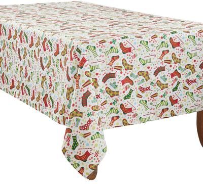 Saro Lifestyle Holiday Tablecloth With Christmas Stockings Design