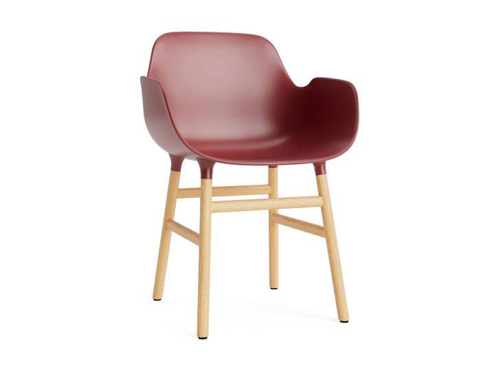 Normann Copenhagen Form Armlehnstuhl Red, Eichenholzbeine