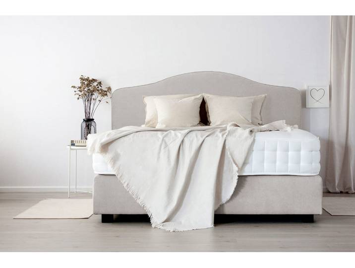 Boxspringbett BELLEVUE 220x220 cm - verschiedene Farben und Bezüge verfügbar - konfigurierbar - mit Matratze - mit geschwungenem Kopfteil