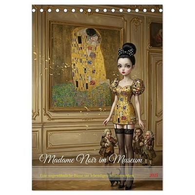 Madame Noir im Museum (Tischkalender 2027 DIN A5 hoch), CALVENDO Monatskalender