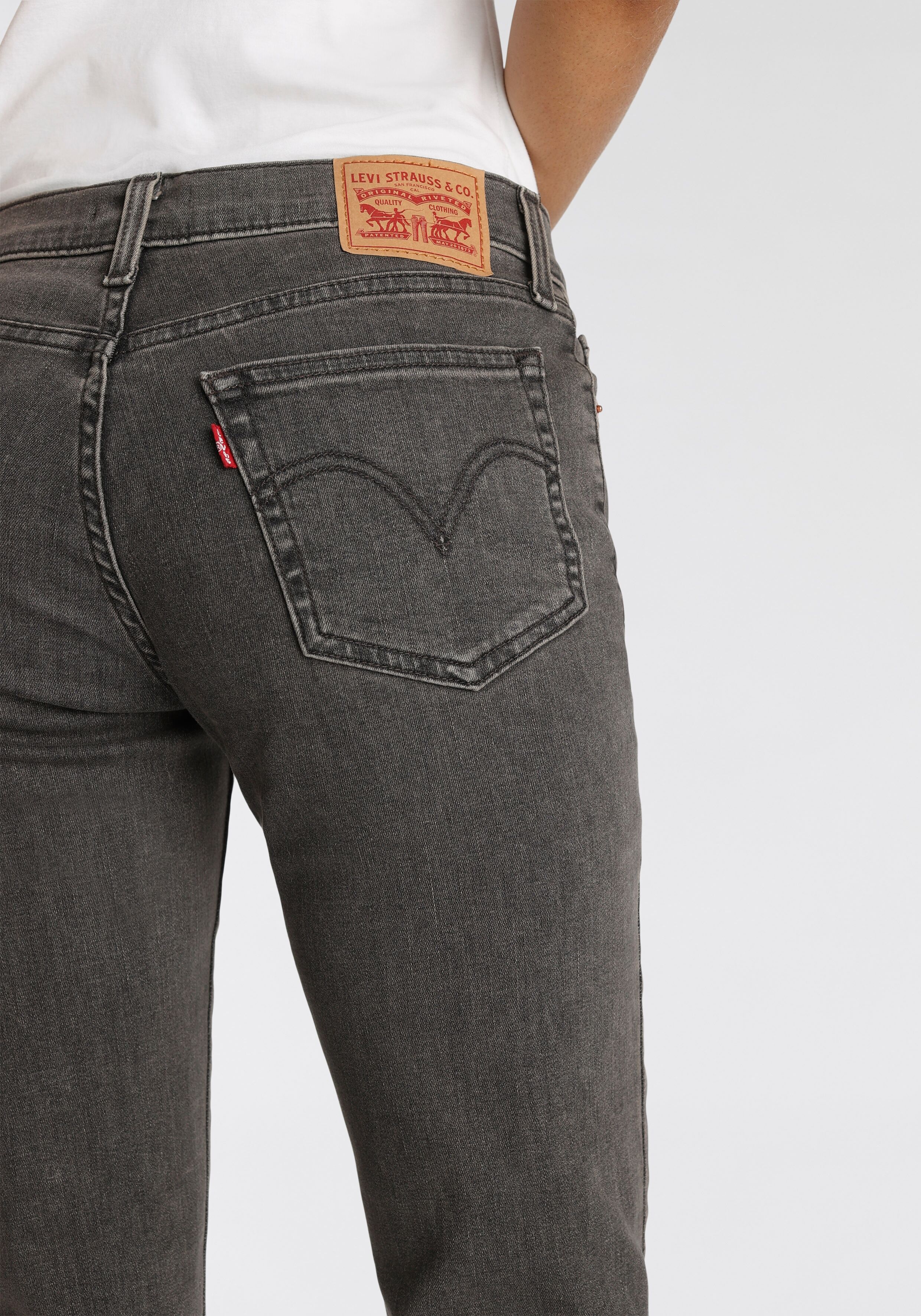 Boyfriend-Jeans LEVI'S "MID RISE BOYFRIEND", Damen, Gr. 30, Länge 30, schwarz, Denim/Jeans, Obermaterial: 70% Baumwolle, 20% Polyester, 8% Viskose, 2% Elasthan, figurbetont, Jeans Boyfriend-Jeans schwarz 30, Länge 30