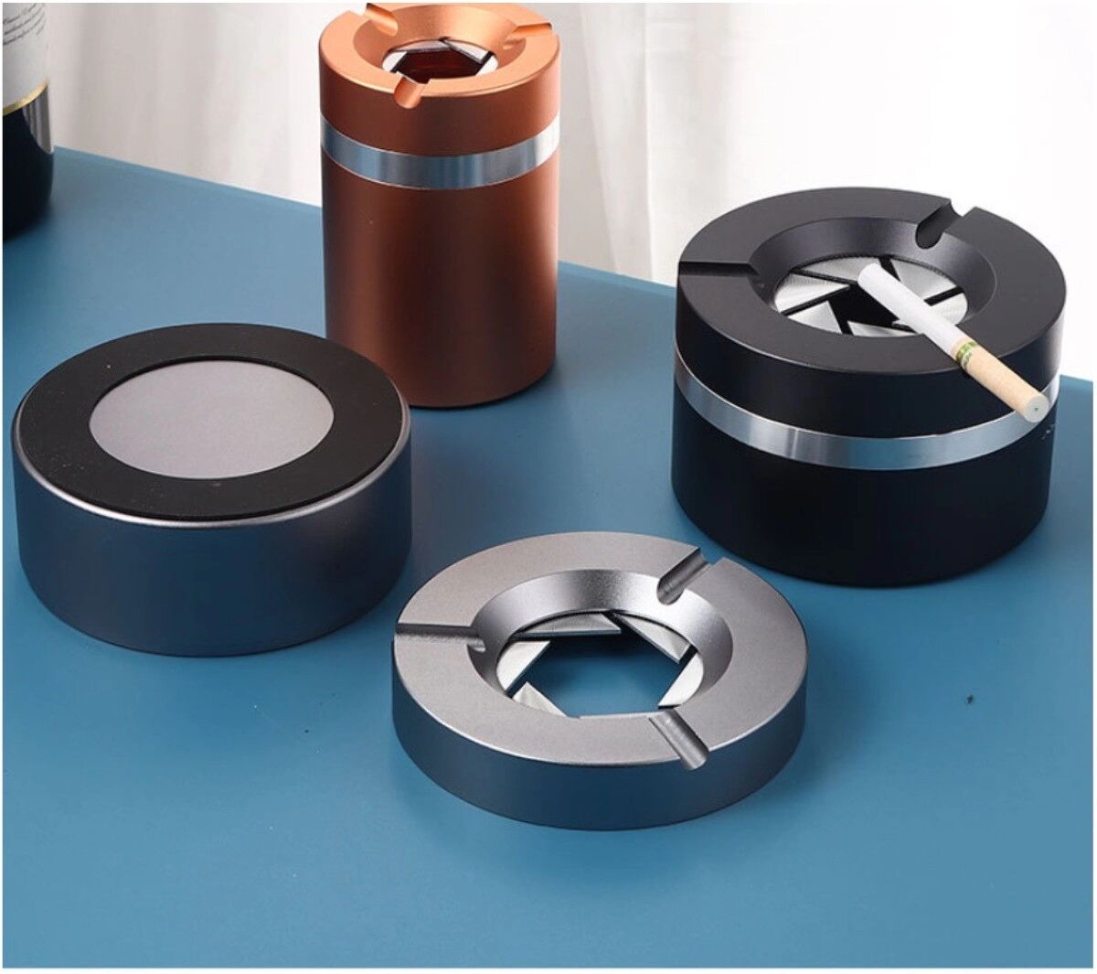INF Winddichter schwarzer Aschenbecher aus Aluminiumlegierung mit drehbarem, dicht schließendem Deckel