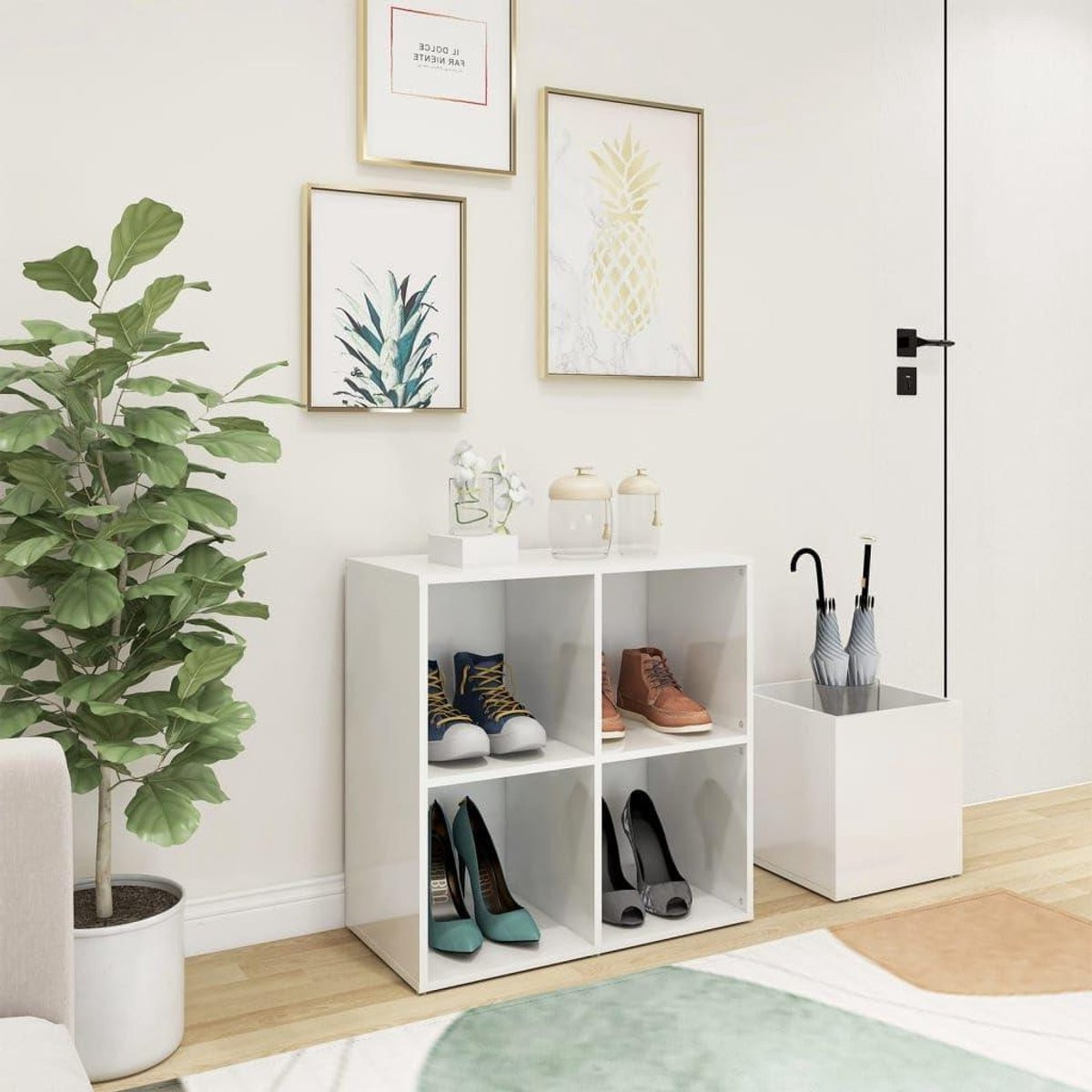 Wit houten schoenenkast voor in de hal