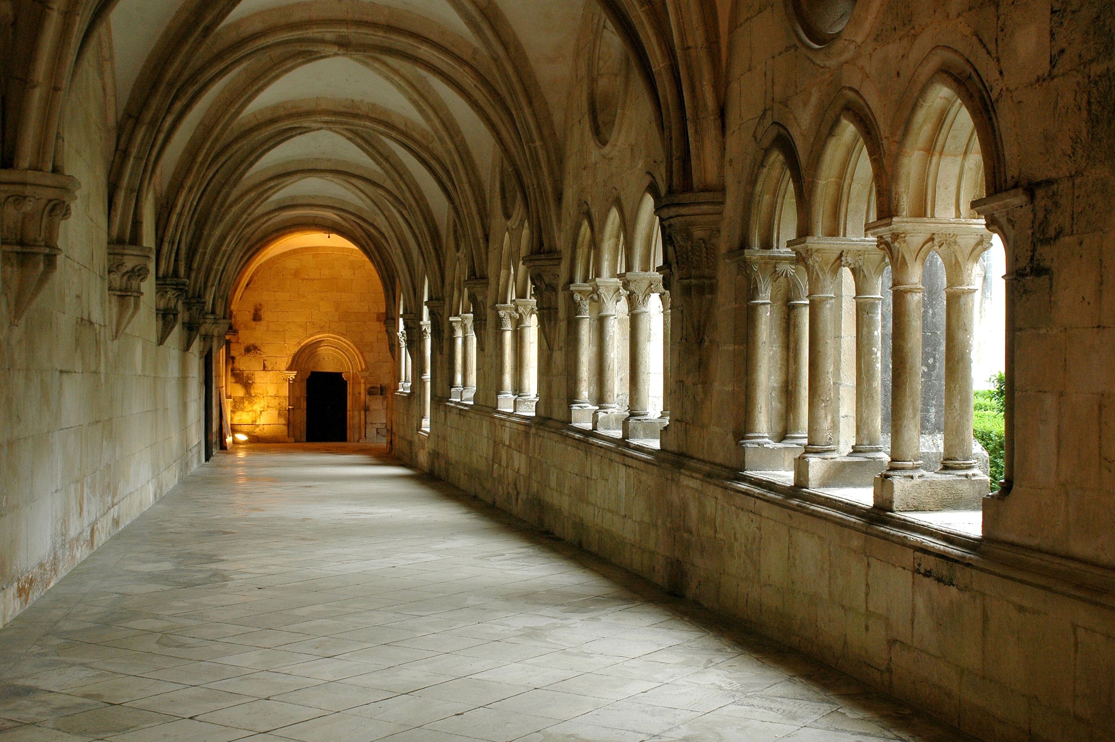 Papermoon "Batalha Monastery" glatt bunt B/L: 4m x 2,6m, Bahnen: 8 Stk.