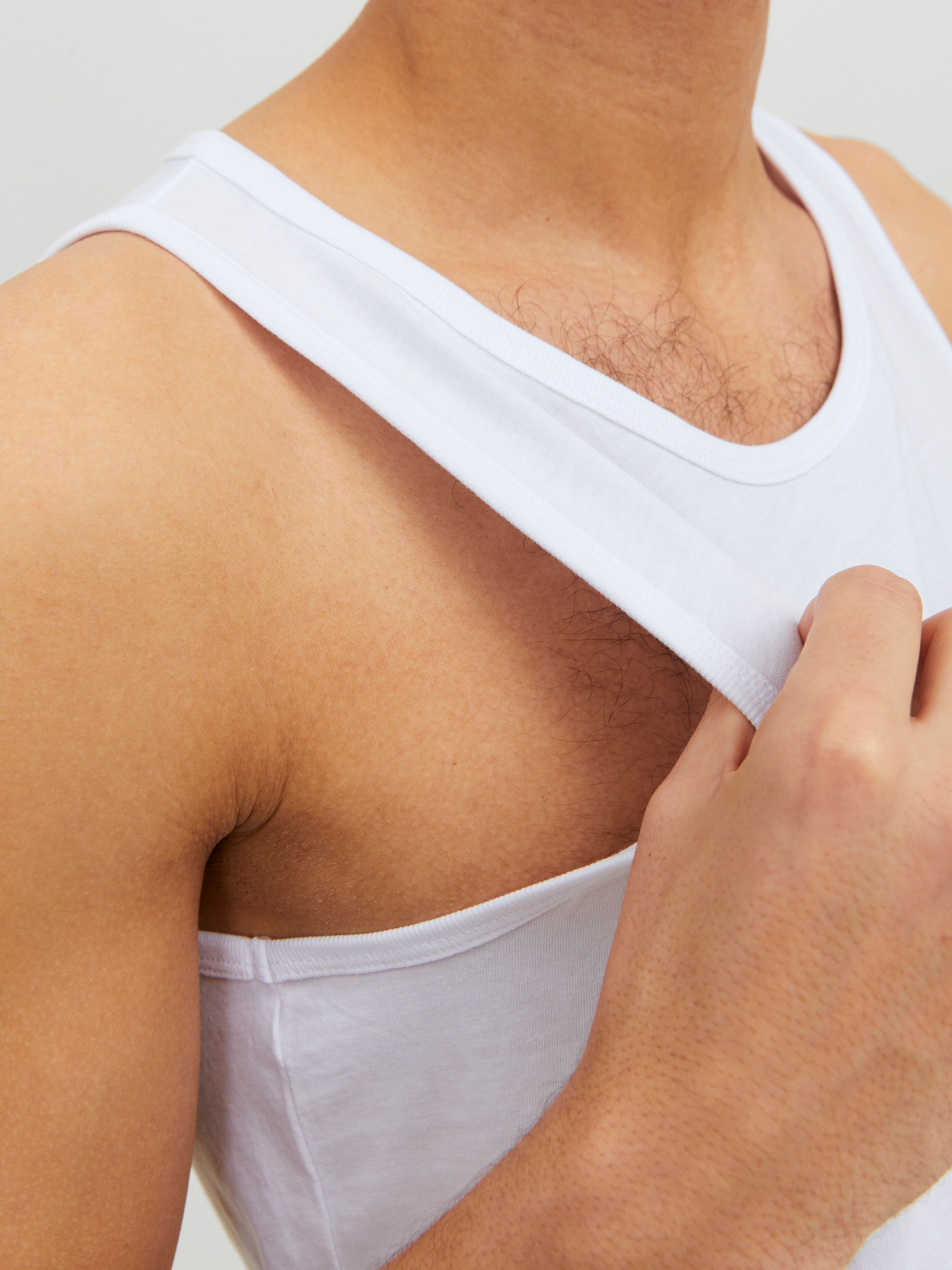 Muskelshirt JACK & JONES "JACBASIC TANKTOP 2 PACK NOOS", Herren, Gr. M, weiss (weiß), Jersey, Obermaterial: 100% Baumwolle, unifarben, regular fit normal, Rundhals, Shirts Muskelshirt weiß M